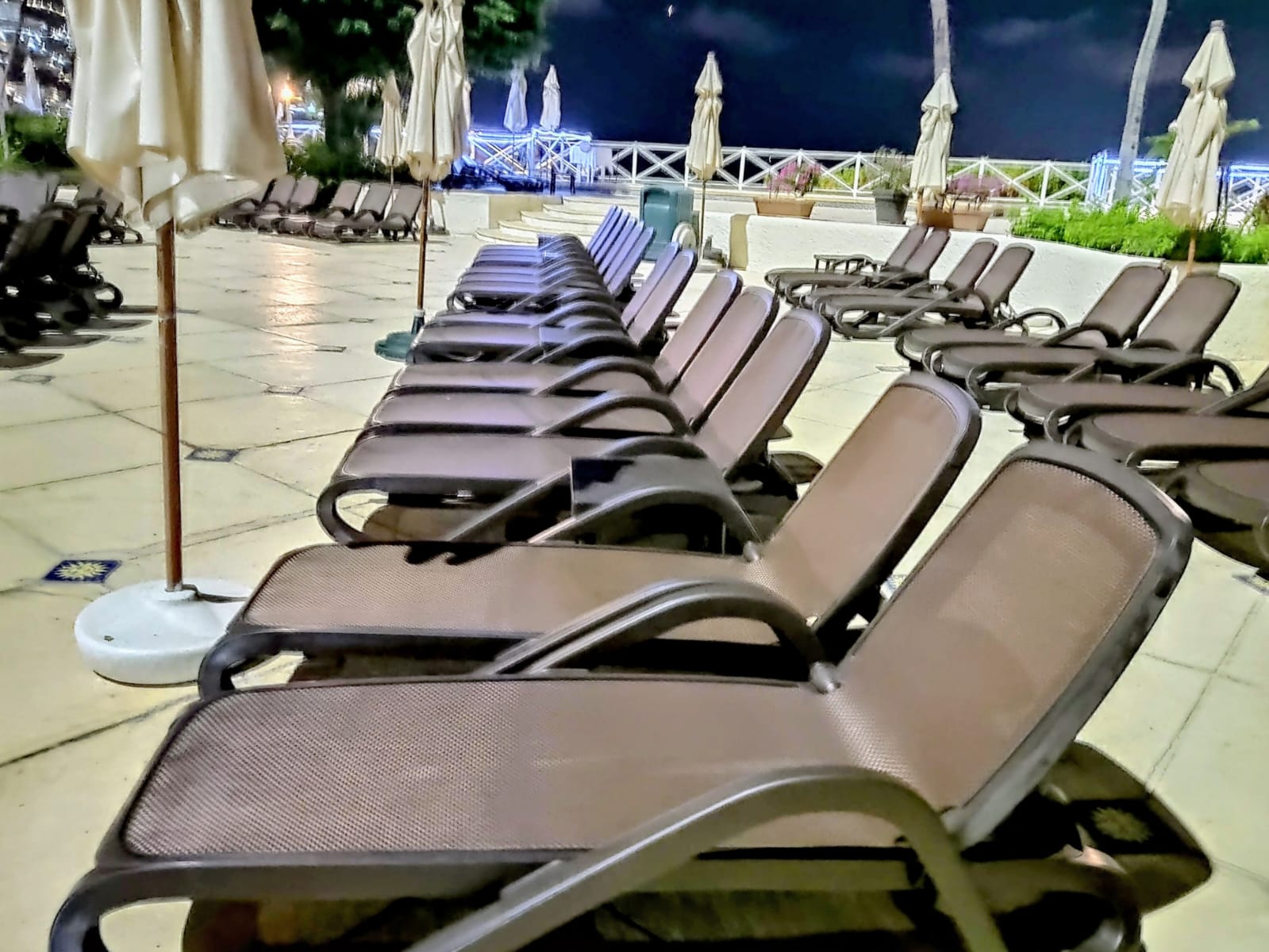 Hotel Dreams + omega(1)